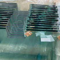 Panel tal-ħġieġ tal-bieb tad-doċċa