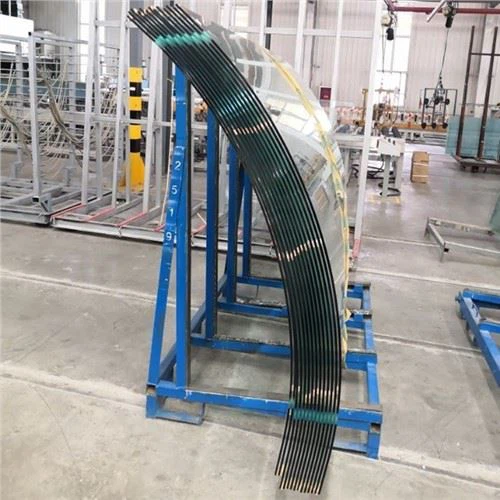 Ħġieġ laminat kurvat